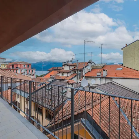 Lejlighed Lakeview Attico Saini / Centro Storico *